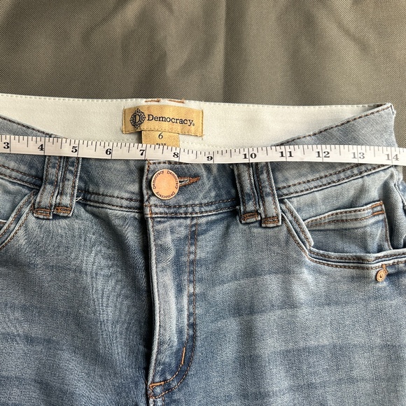 Democracy blue denim “Ab” Solution Straight-Leg Jeans – Light Wash, Size 6 - Picture 6 of 13